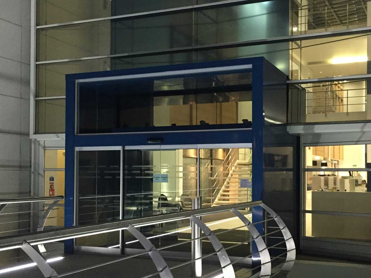 Entrance shelter